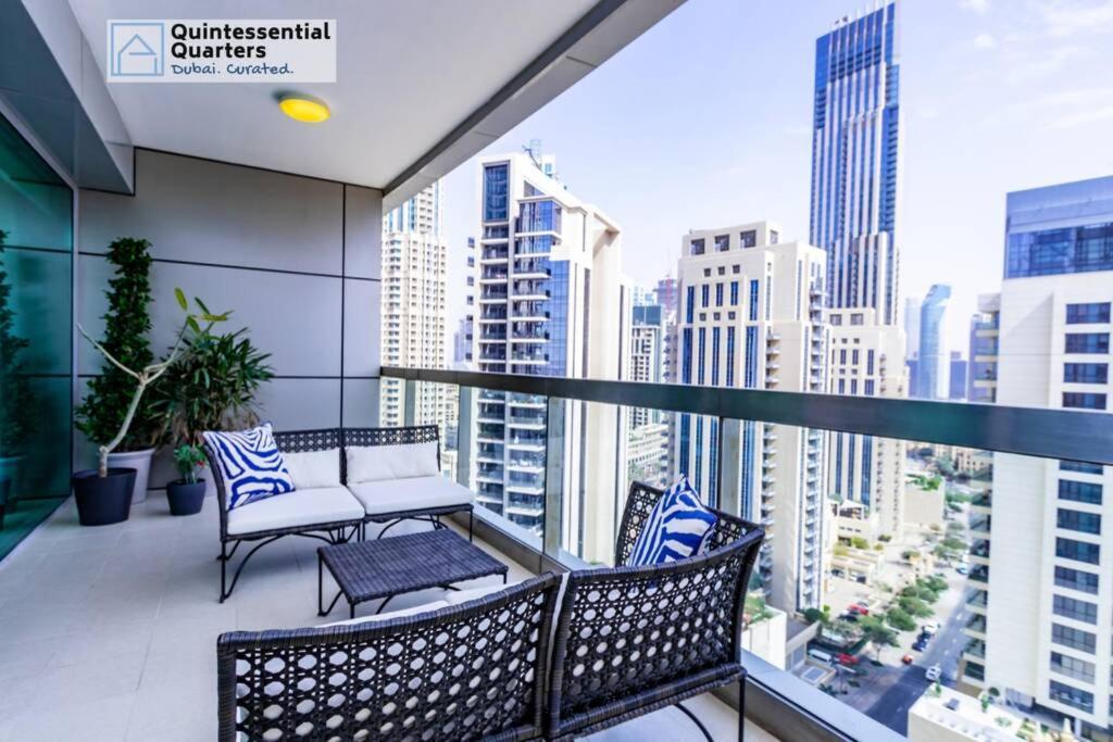 Downtown Cozy Home + Partitioned Living Room Dubai Esterno foto